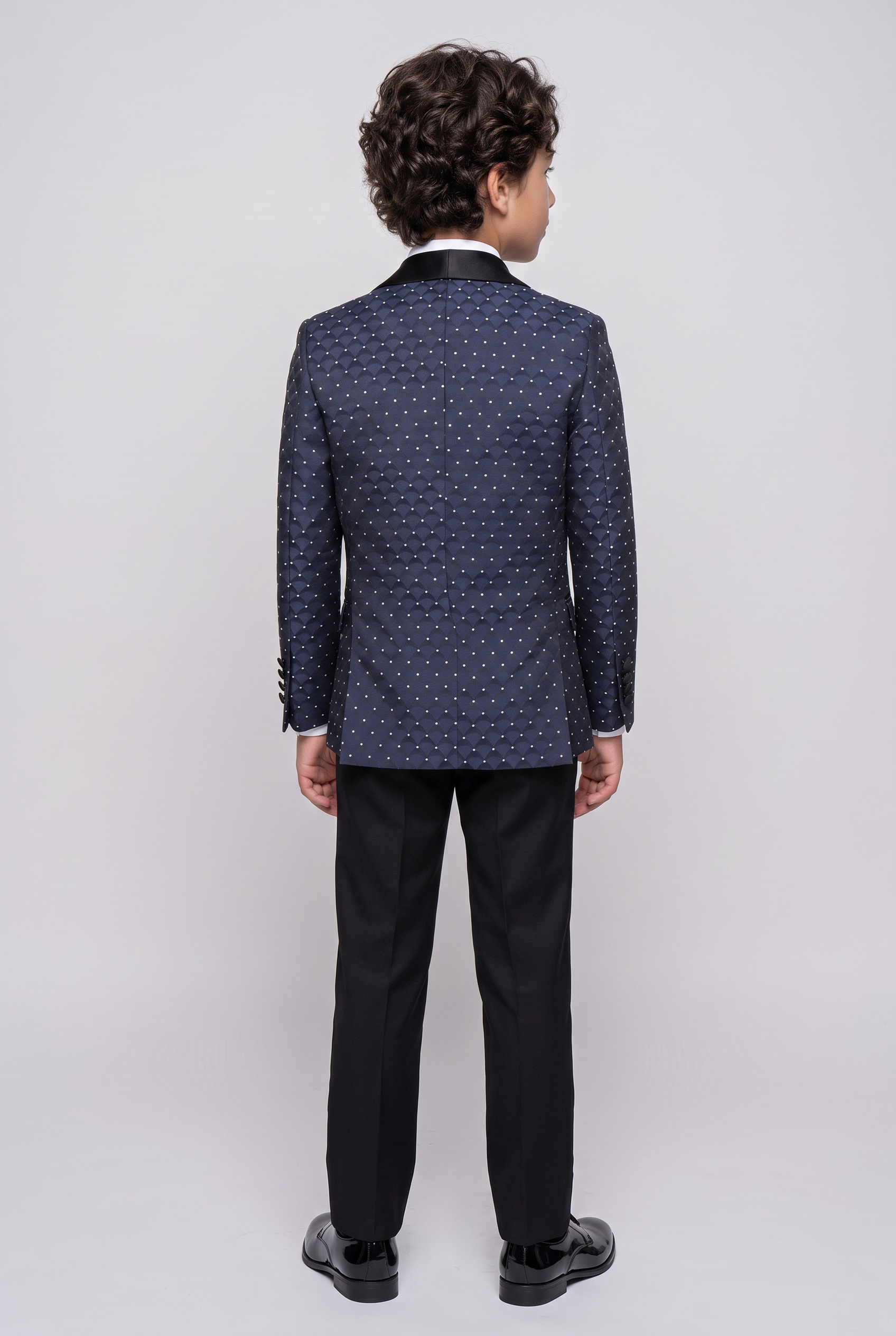 Abito da smoking blu navy trapuntato a pois per ragazzi
