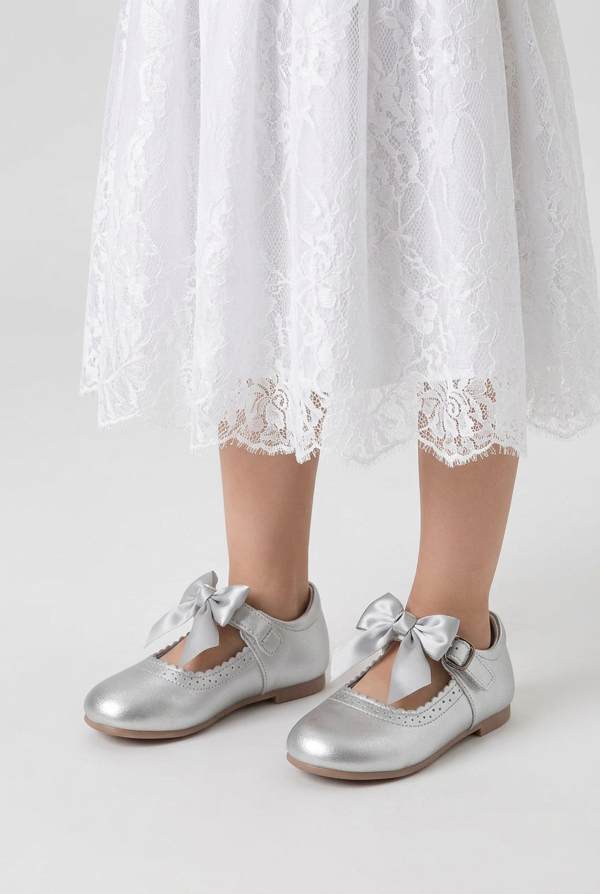 Girls Metallic Bow Mary Jane Shoes - Silver Model Picture