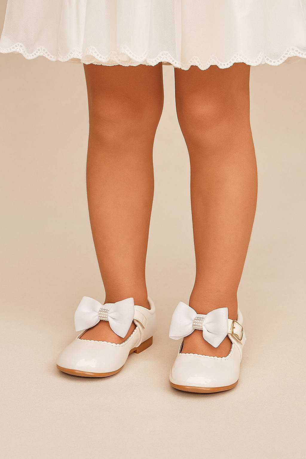 Girls Rhinestone Mary Jane Shoes with Bow – ZURI - White Model Picture