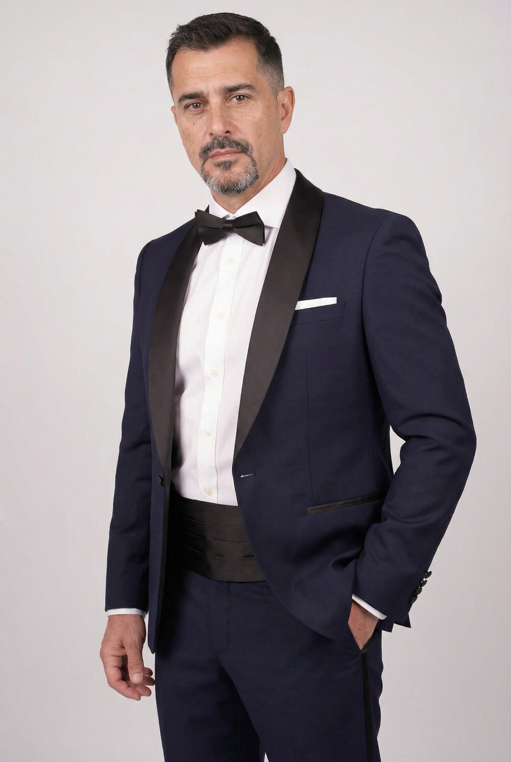 Men’s 4-Piece Shawl Lapel Tuxedo Suit - William - Navy Modle Picture