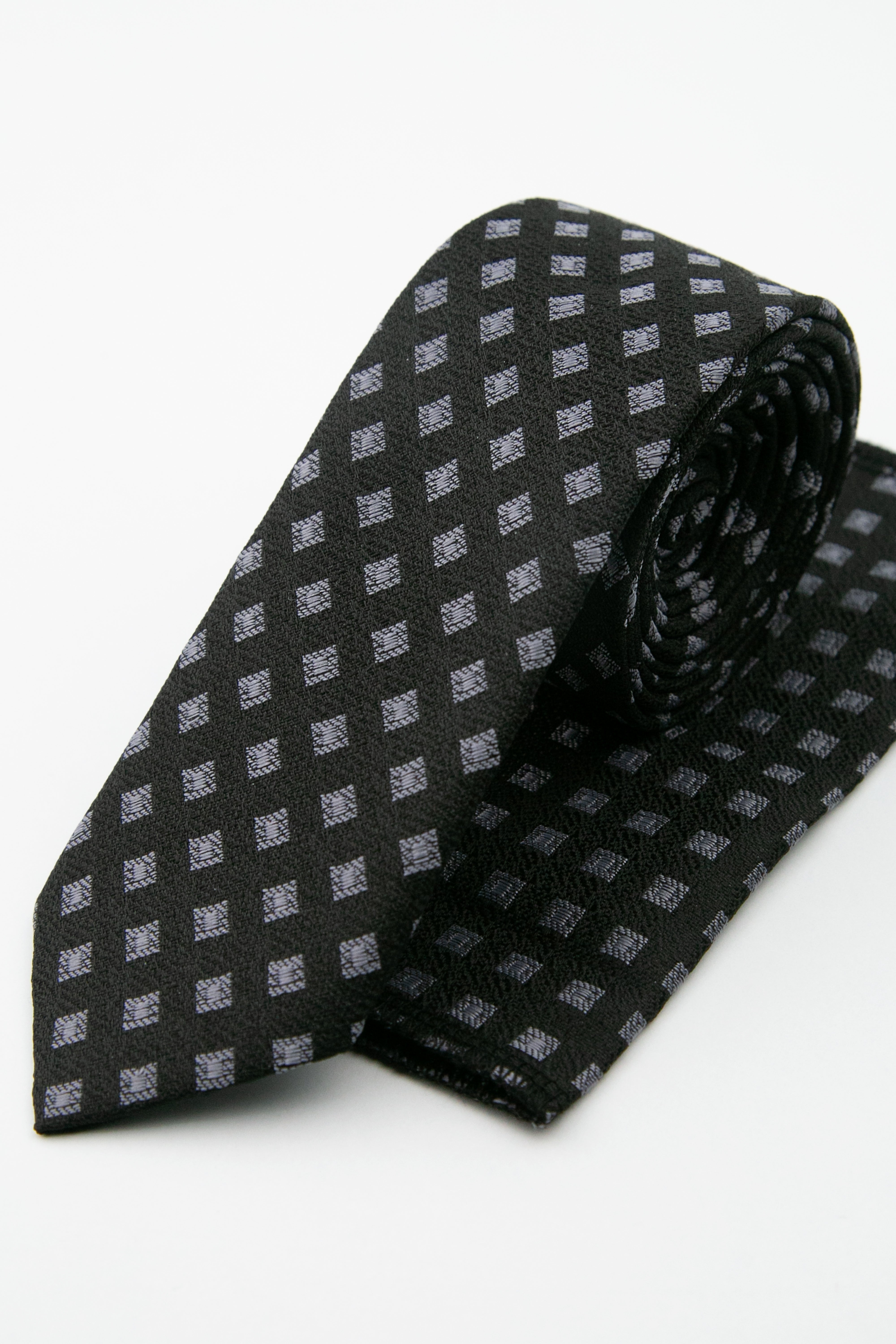 Men’s Textured Diamond Slim Tie & Pocket Square Set - Black Set Picture
