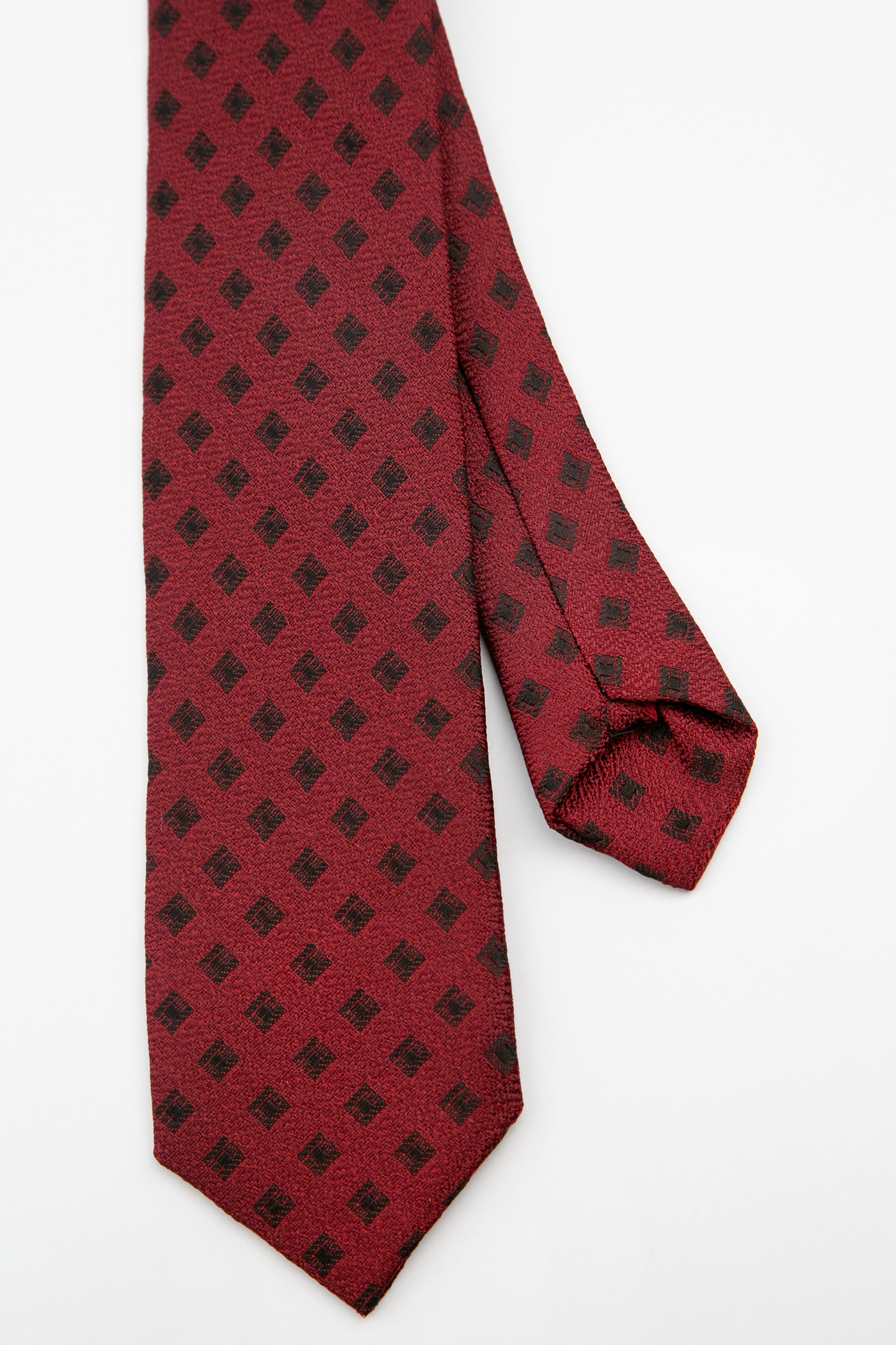Men’s Textured Diamond Slim Tie & Pocket Square Set - Burgundy Front and Back Picture