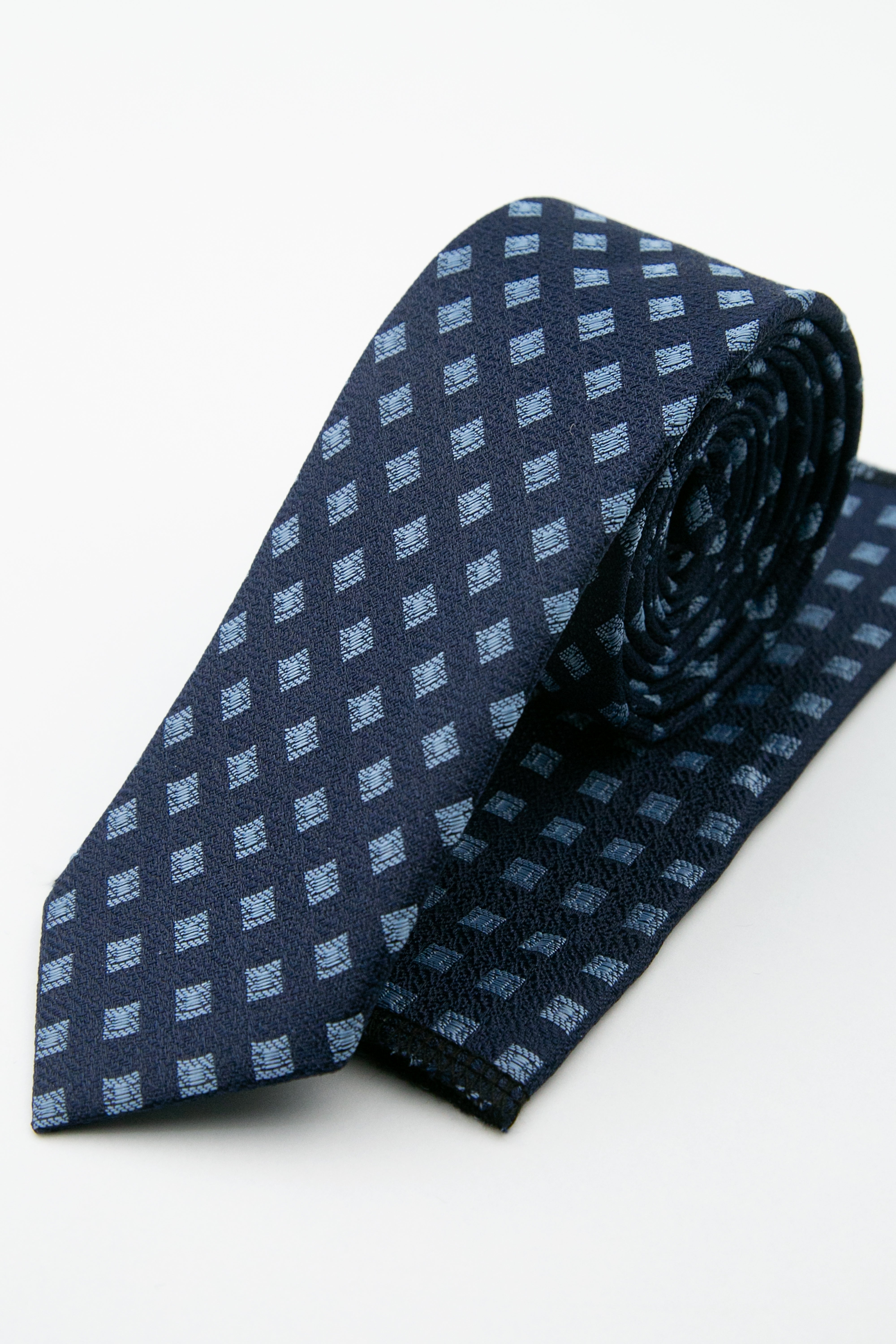 Men’s Textured Diamond Slim Tie & Pocket Square Set - Navy Blue Set Picture