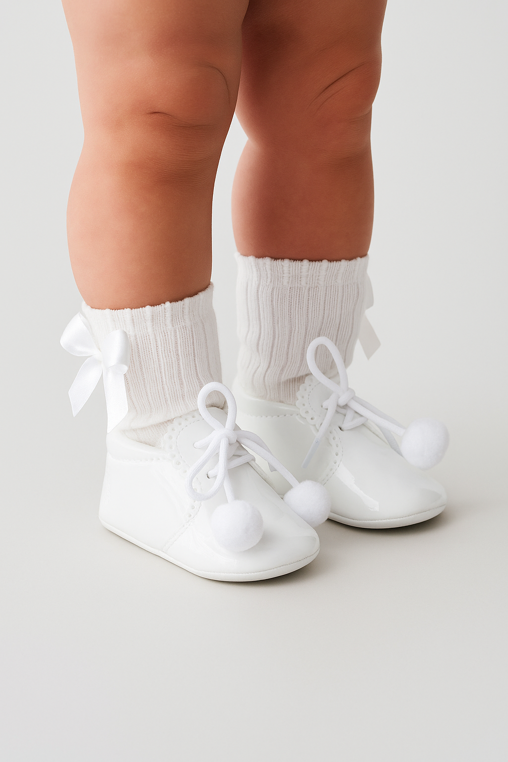 Unisex Baby Patent Pom Pom Booties Pram Shoes - Joe - White Model Picture