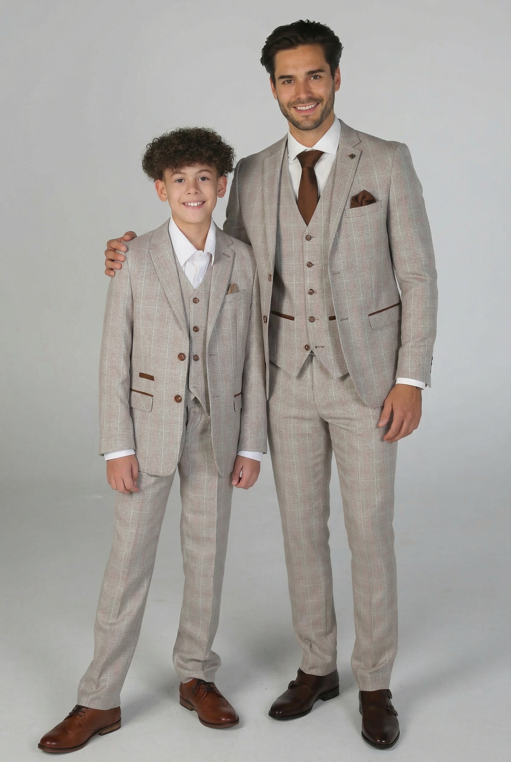 Maßgeschneiderter Anzug mit Karomuster für Herren und Jungen – LEO – Beige