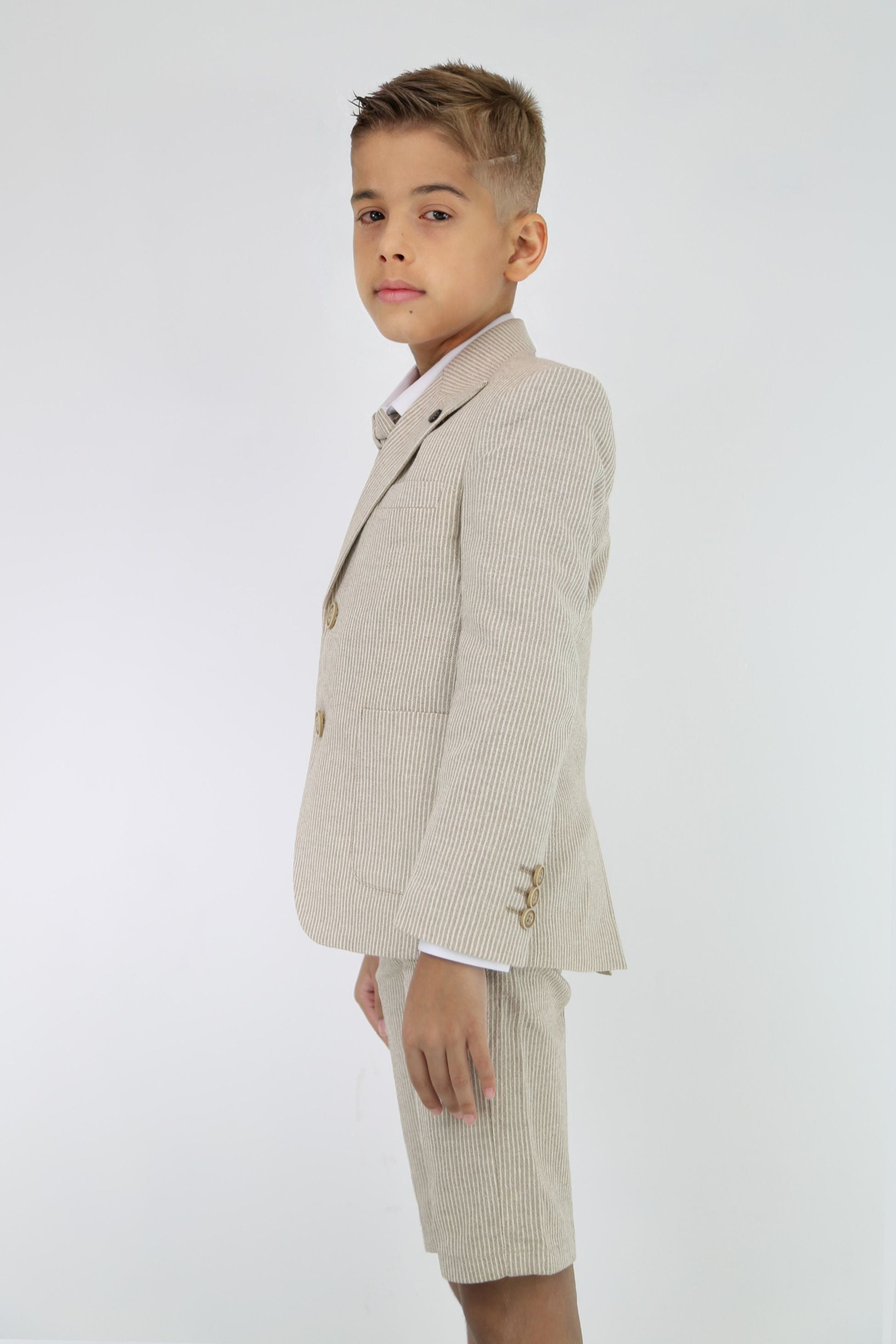 Jungen Gestreiftes Baumwoll Seersucker Kurzanzug – ALEXANDER - Kamelbeige