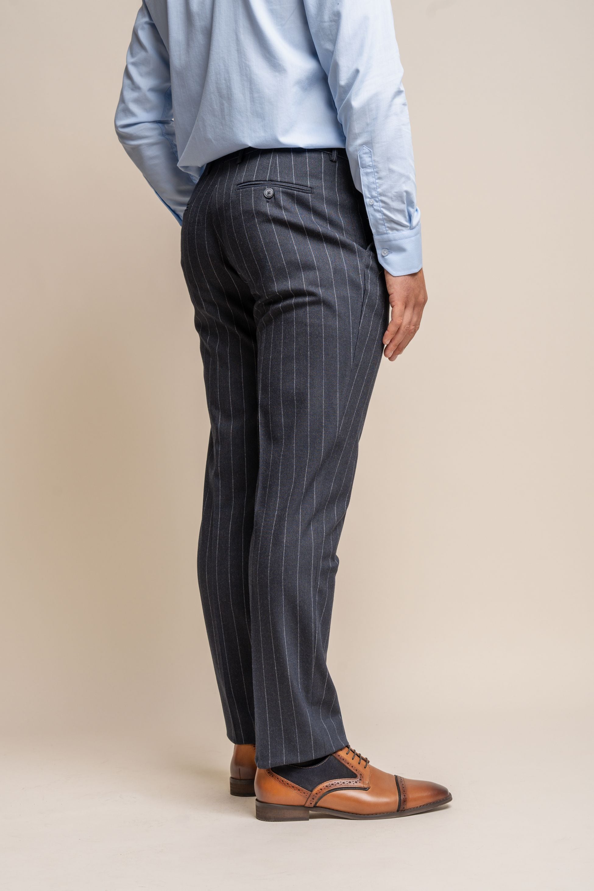 Herren Nadelstreifen Slim Fit Marineblauer Anzug - Invincible - Marineblau