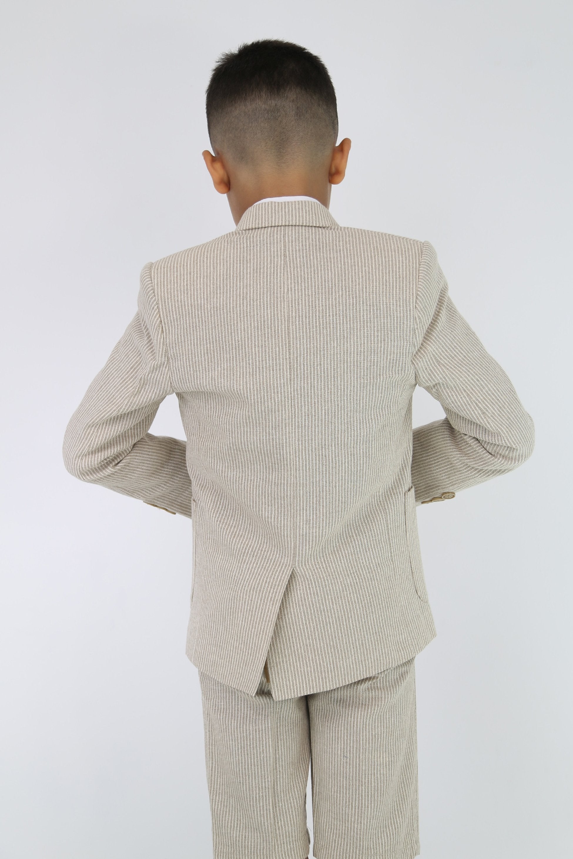 Jungen Gestreiftes Baumwoll Seersucker Kurzanzug – ALEXANDER - Kamelbeige
