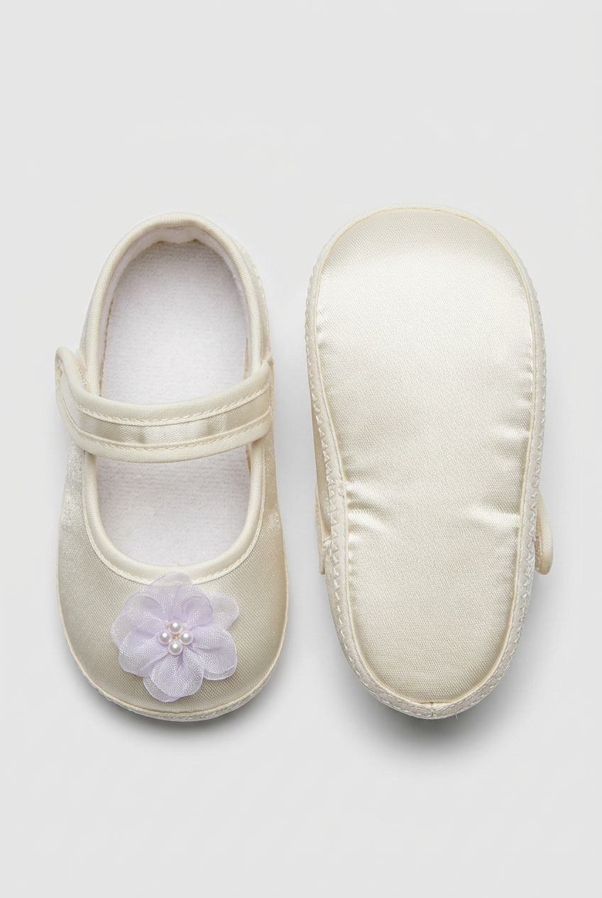 Chaussures de landau en satin avec fleurs pour bébés filles - Ivoire