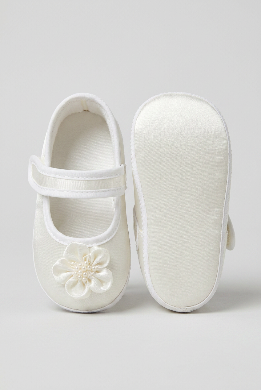 Scarpine per carrozzina in raso con fiore per bambina - Bianco