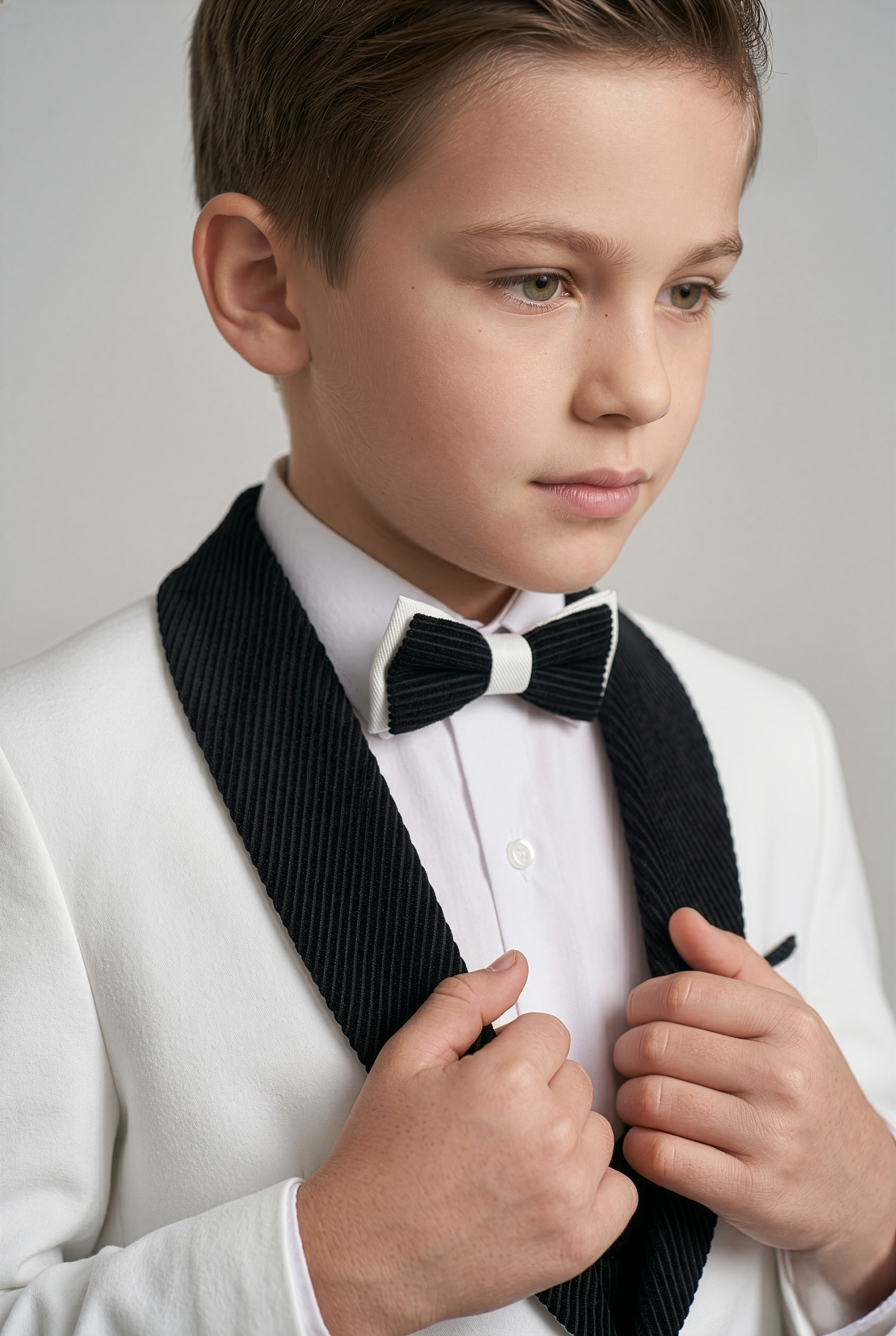 Jungen Smokinganzug - Cord Samt Weste & Shawl Revers - Weiß - Schwarz