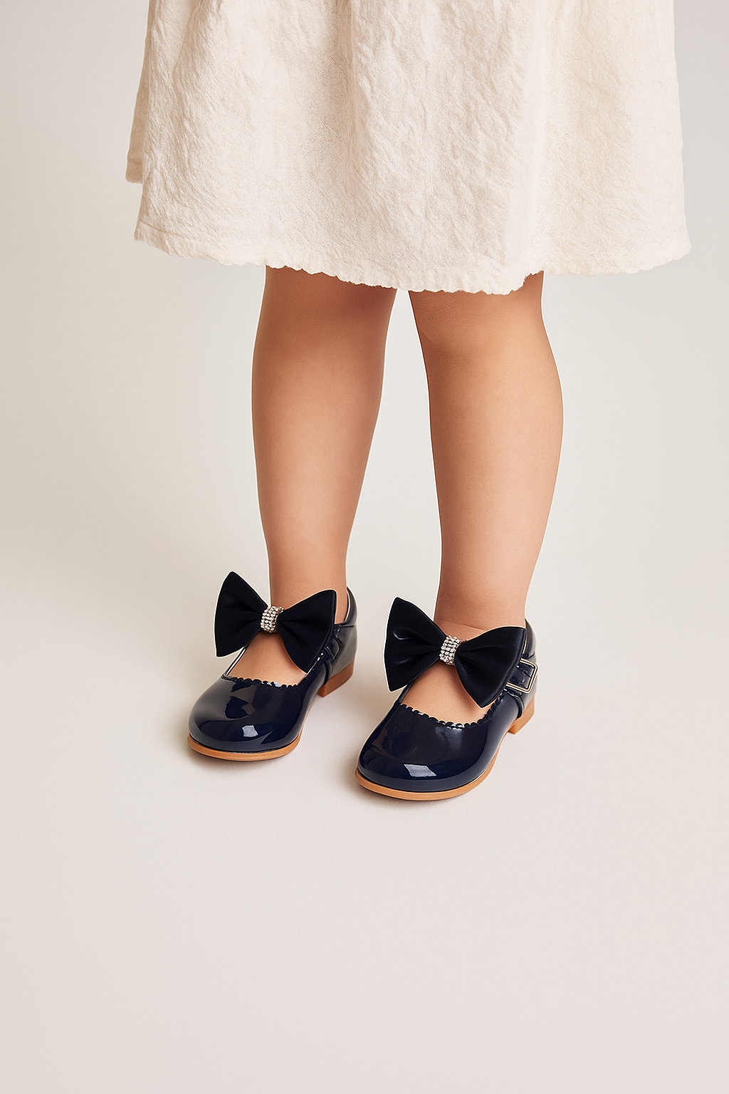 Girls Rhinestone Mary Jane Shoes with Bow – ZURI - Navy Blue Model Picture