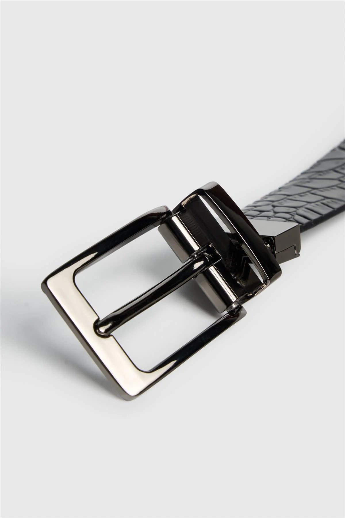 Men's Reversible Croc Effect Leather Belt - Cavani Black detail