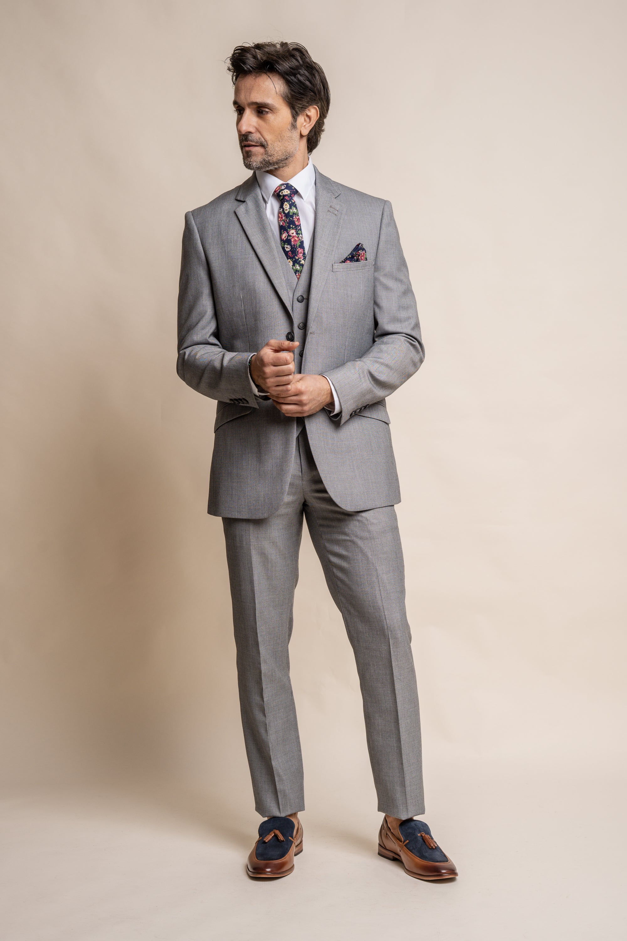 Men's Slim Fit Suit - REEGAN - Light Grey Model Front Picture