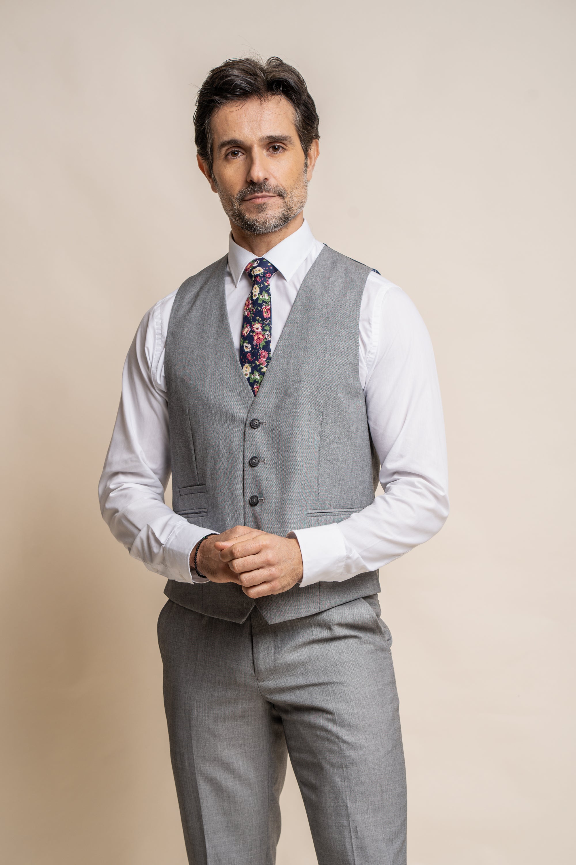 Men's Slim Fit Suit - REEGAN - Light Grey Model Waiscoat Picture