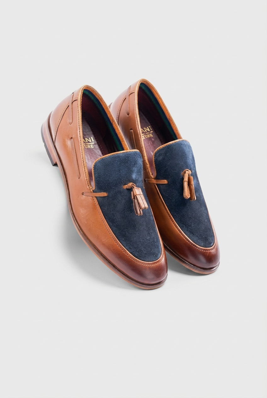 Mocassini da uomo in pelle color cuoio e blu navy con nappine