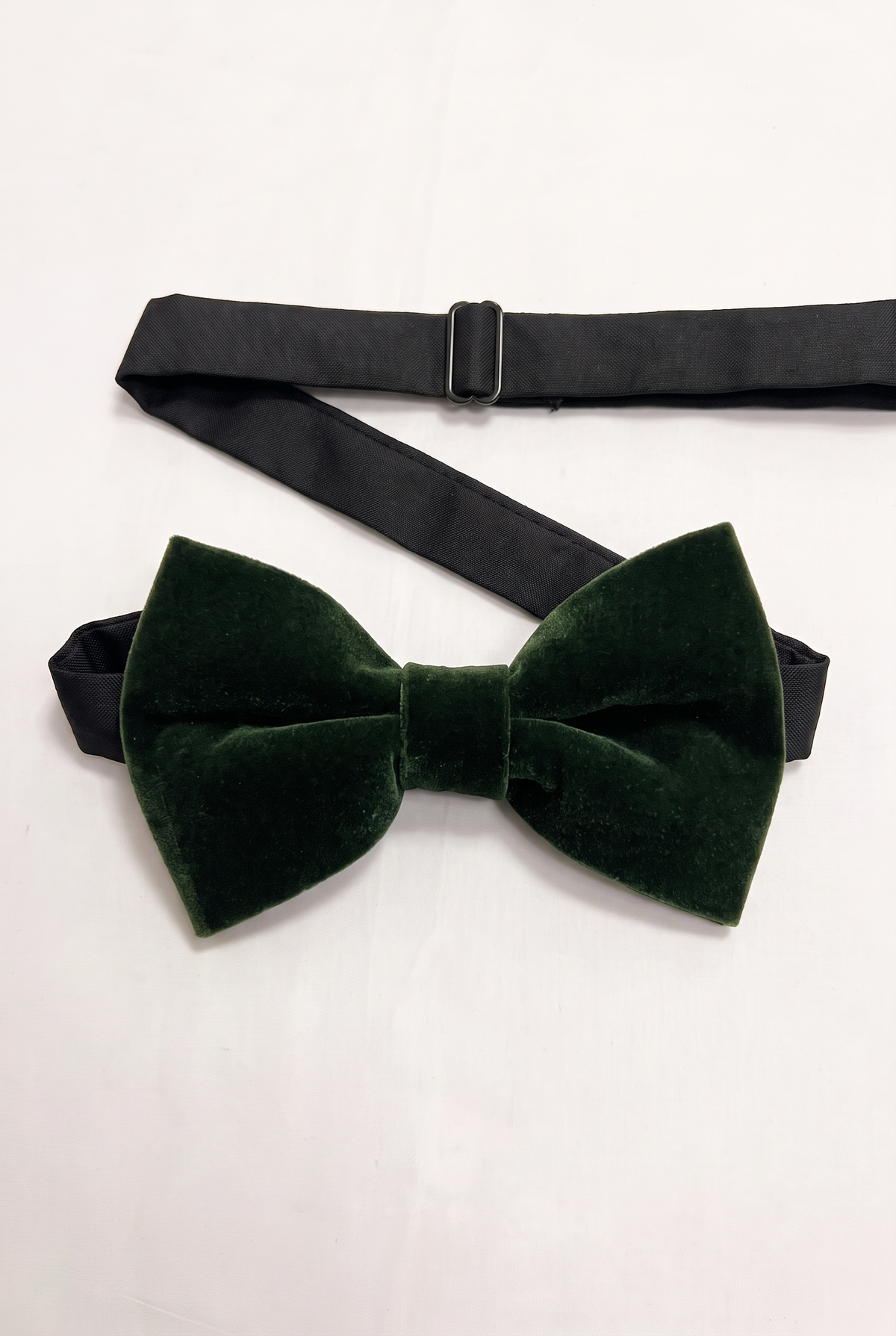 Men’s Velvet Dickie Bow Tie & Handkerchief Set - Savoy - Green strap detail picture