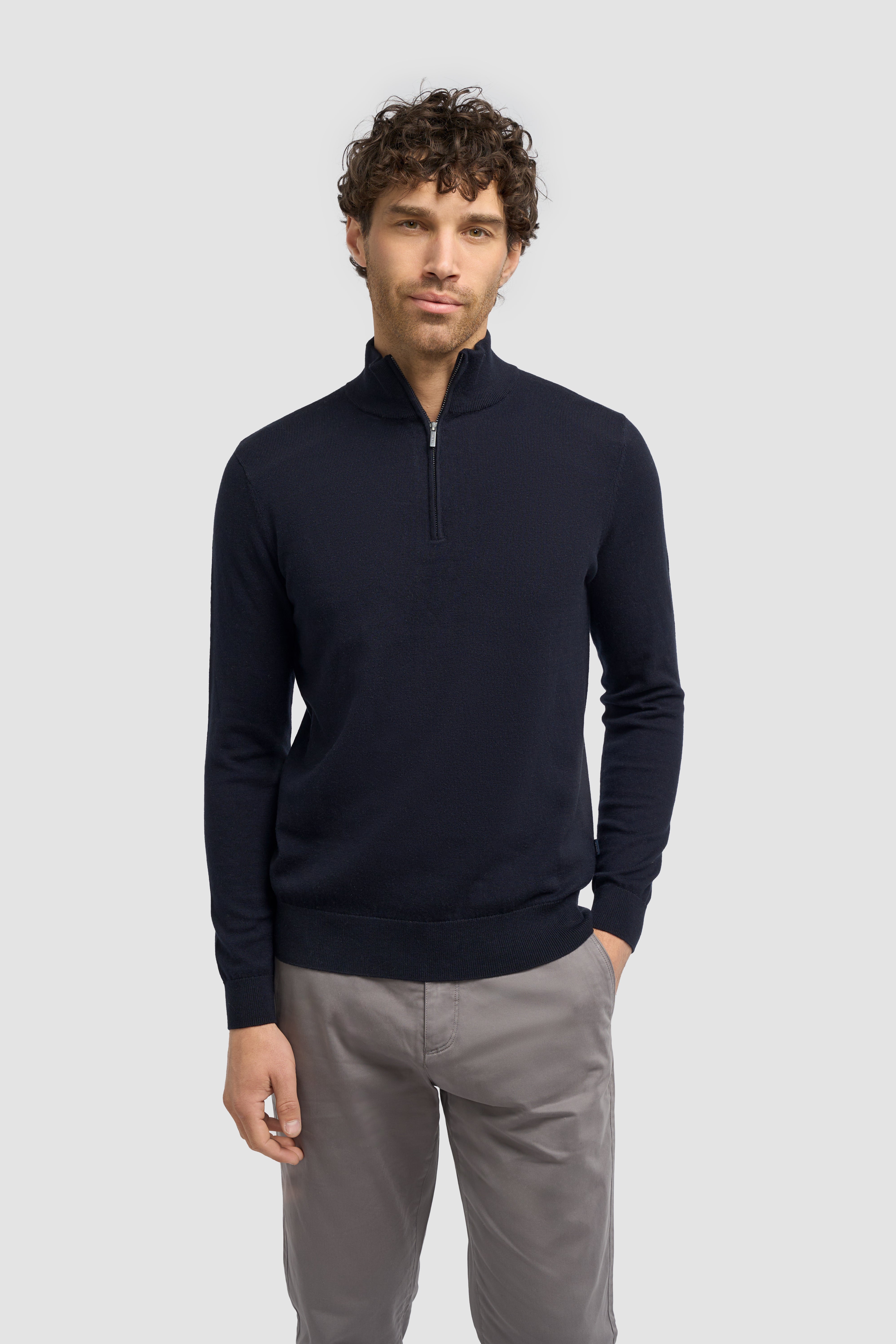 Men’s Wool-Cotton Blend Funnel Neck Knit Jumper - Ivano - Navy Model Picture