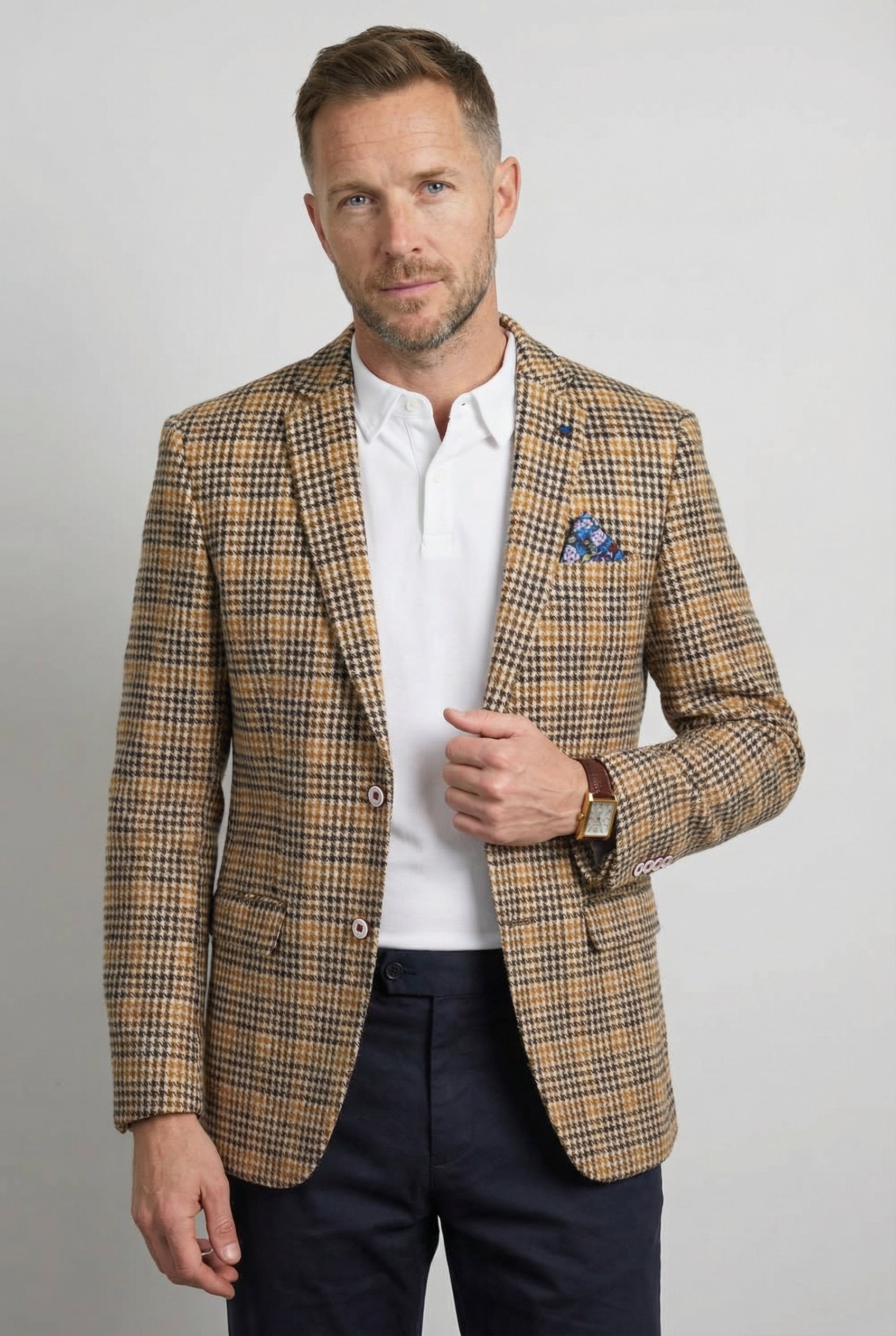Men’s Wool Blend Houndstooth Check Blazer - Carter - Beige Model Picture