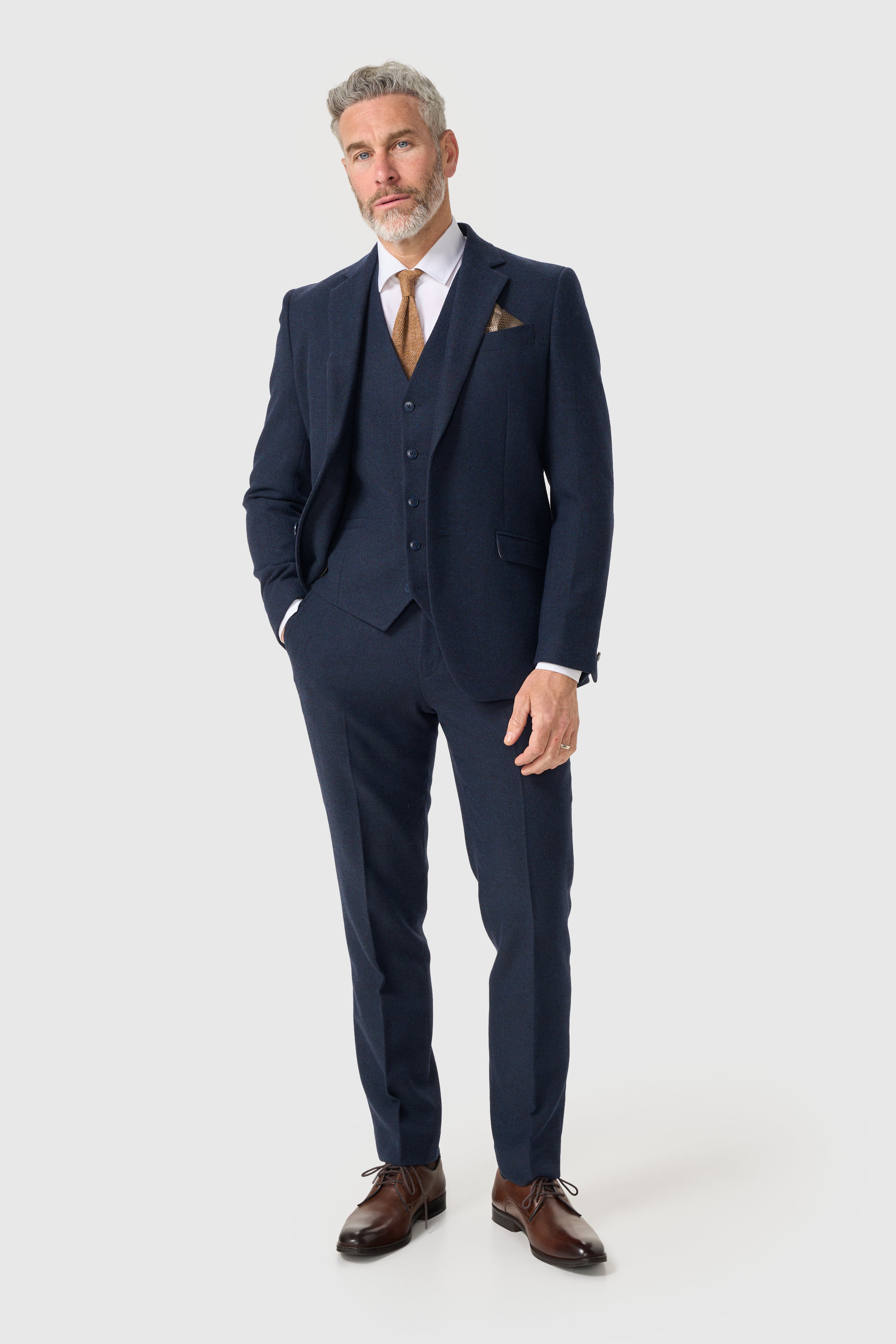 Men’s 3-Piece Wool Herringbone Tweed Suit - Thomas - Brown Model Picture