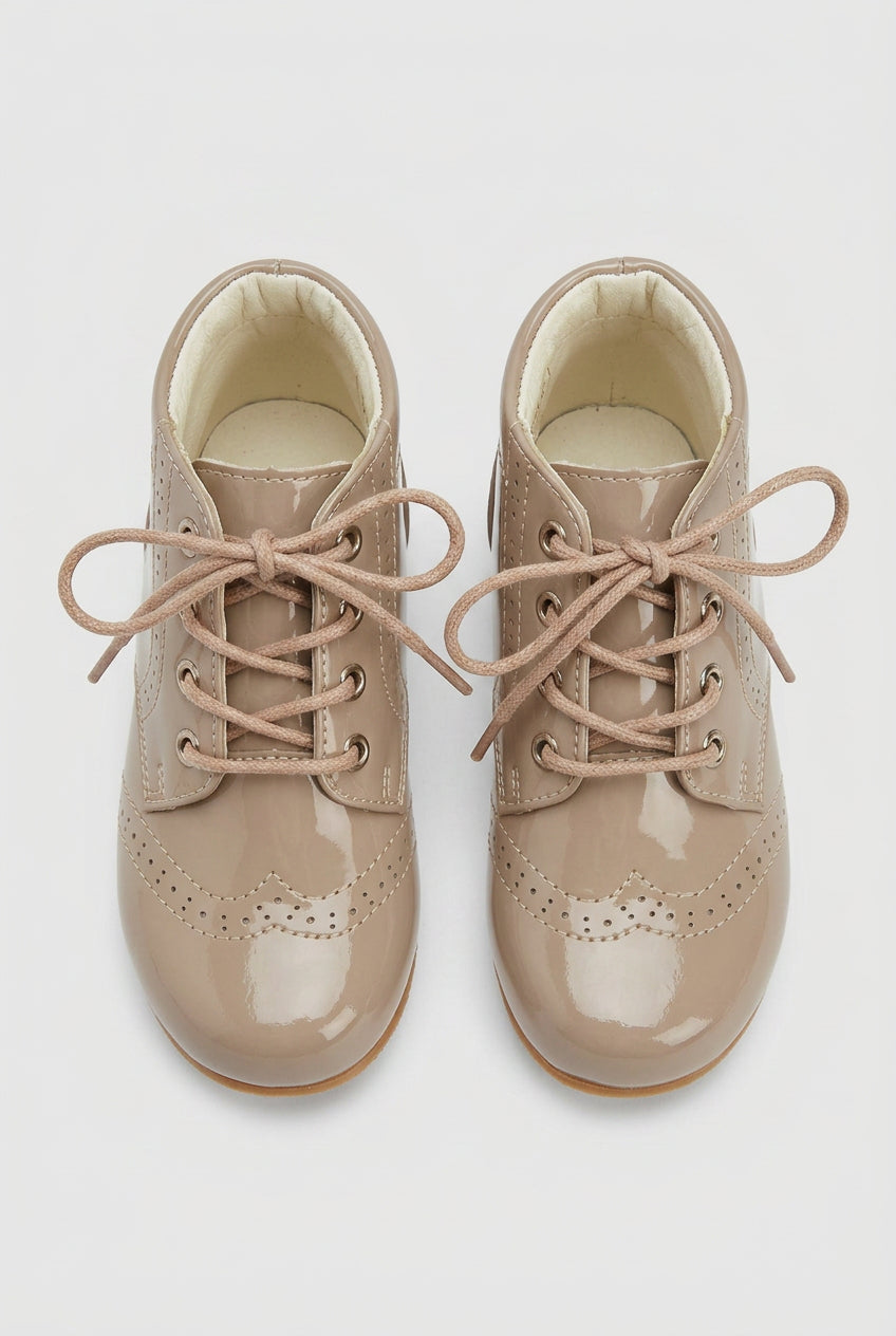 Unisex Kinder Lack Leder Brogue Knöchelstiefel - QUINN - Kamel