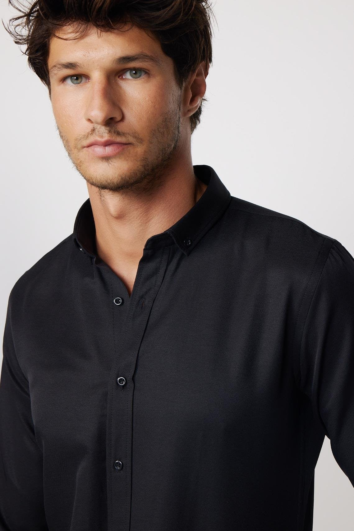 Chemise en coton ajustée à col boutonné - GABARDIN - Noir