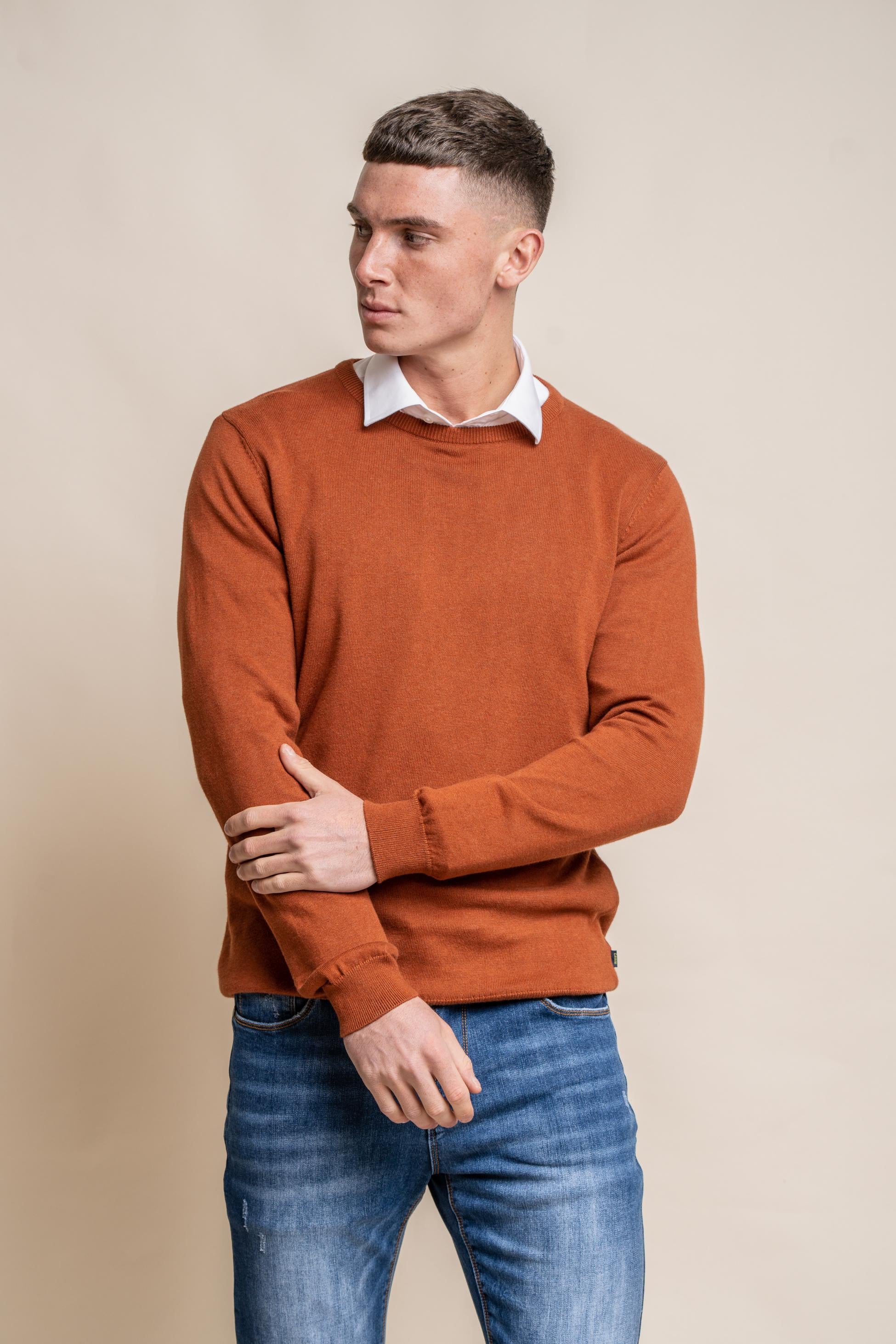 Pull en coton ajusté à col rond pour hommes - Brique Rustique