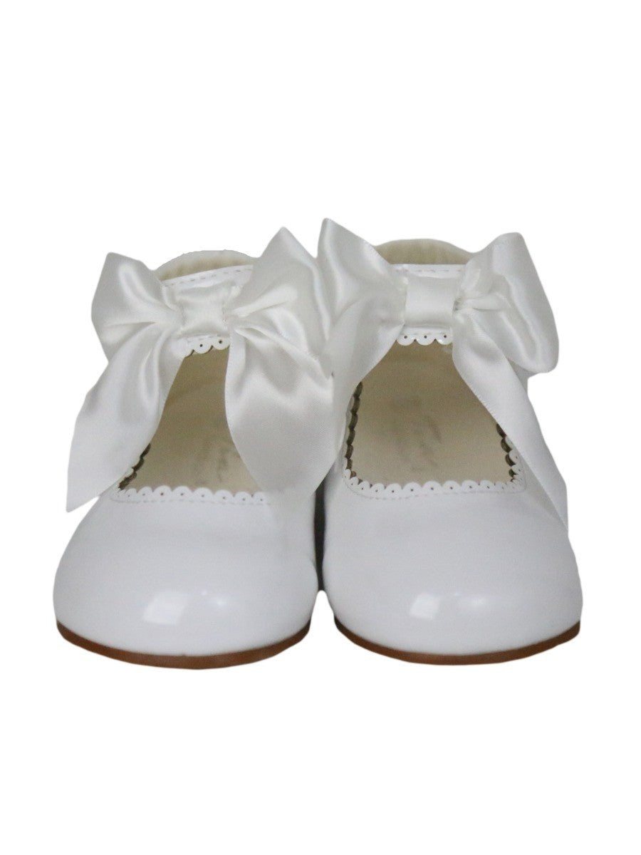 Girls Scalloped Trim Patent Flat Mary Jane Shoes - White