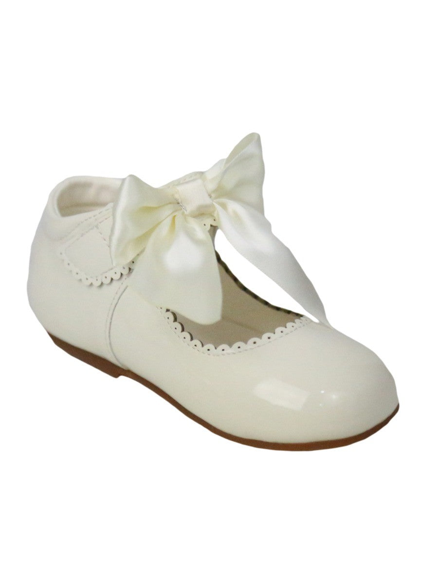 Girls Scalloped Trim Patent Flat Mary Jane Shoes - Ivory